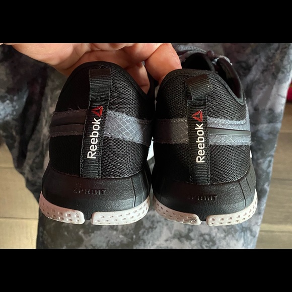 👠Reebok Woman’s Like New Shoes Size 7 1/2 - Picture 2 of 6